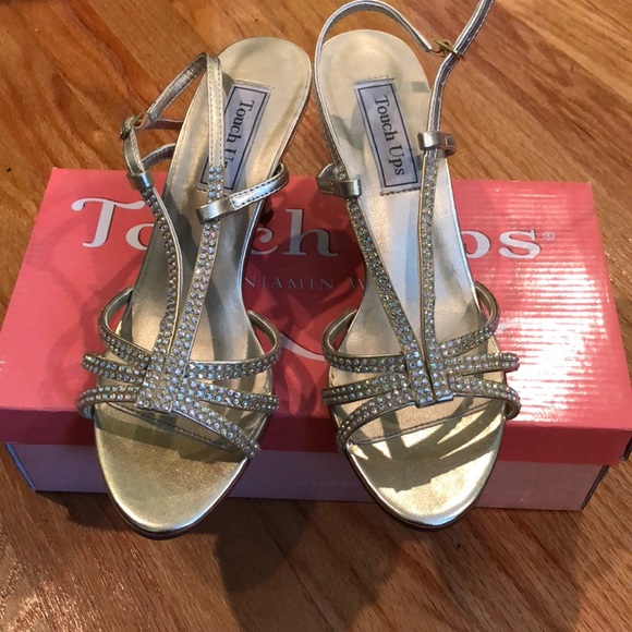 Gold Heels Touch Ups size 7 - Picture 1 of 3